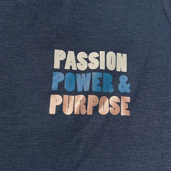 Old navy active wear top - Picture 2 of 4